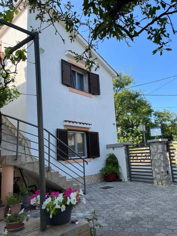 Gita Apartment Omisalj Exterior photo