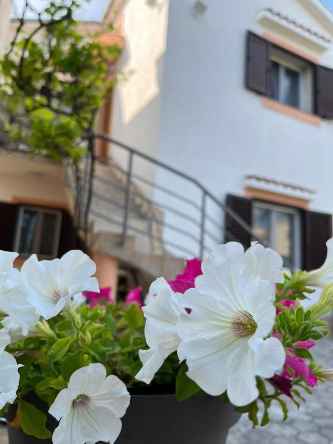 Gita Apartment Omisalj Exterior photo